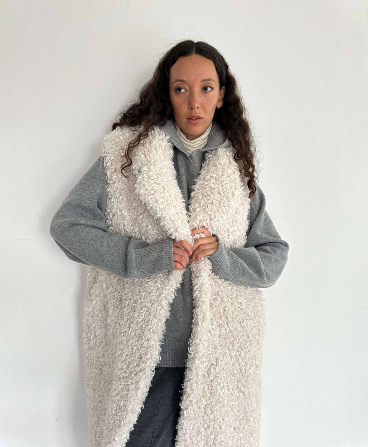 Пальто (жилет) "Лилья" (молочный)