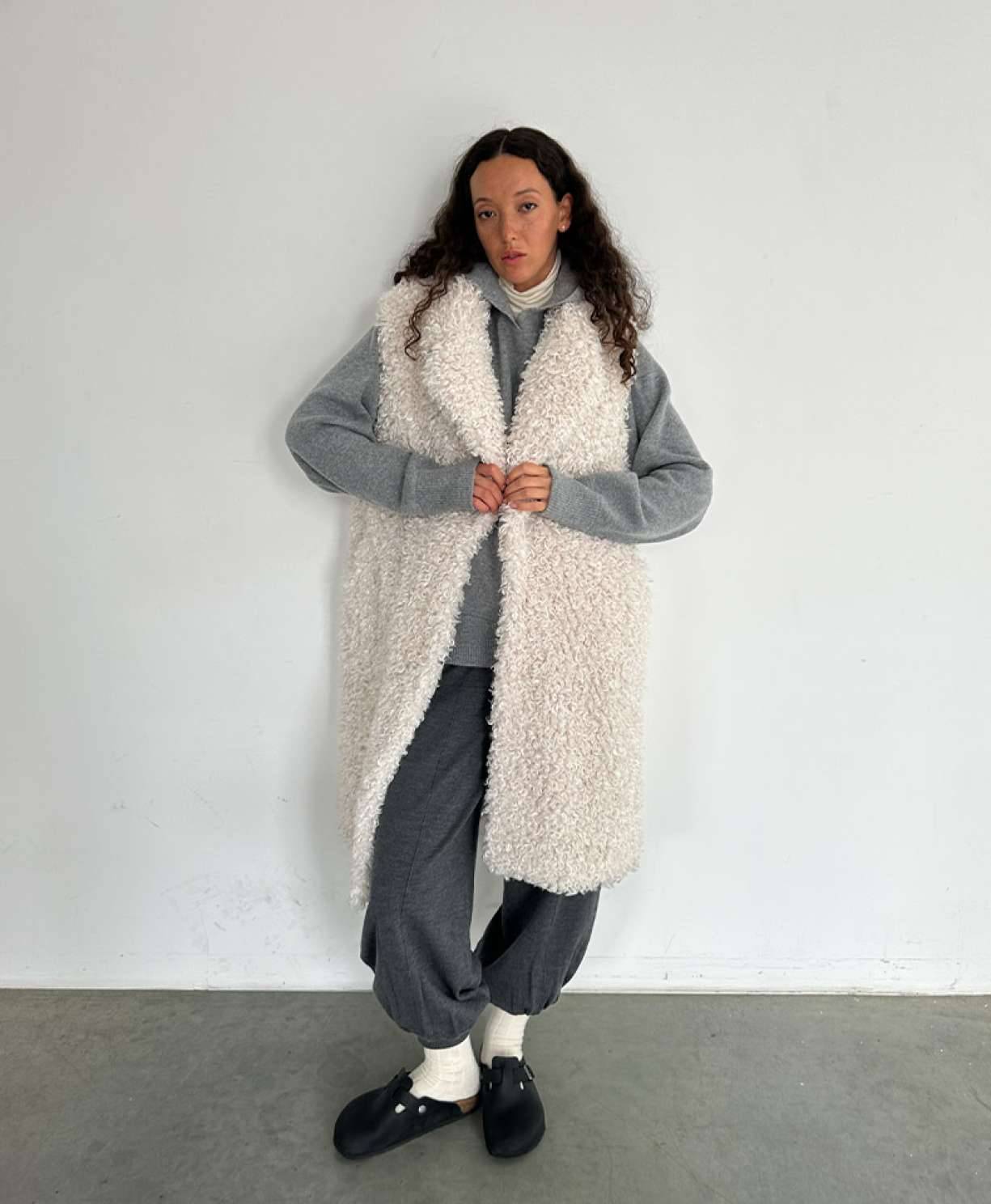 Пальто (жилет) "Лилья" (молочный)