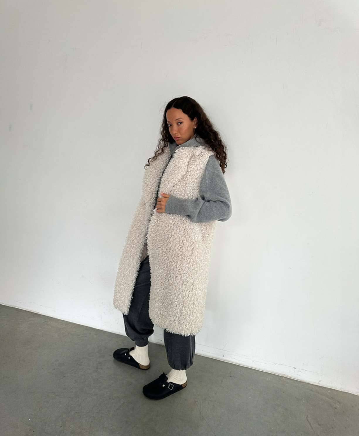 Пальто (жилет) "Лилья" (молочный)