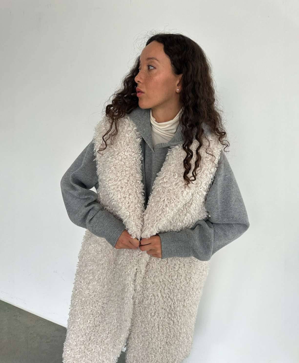 Пальто (жилет) "Лилья" (молочный)